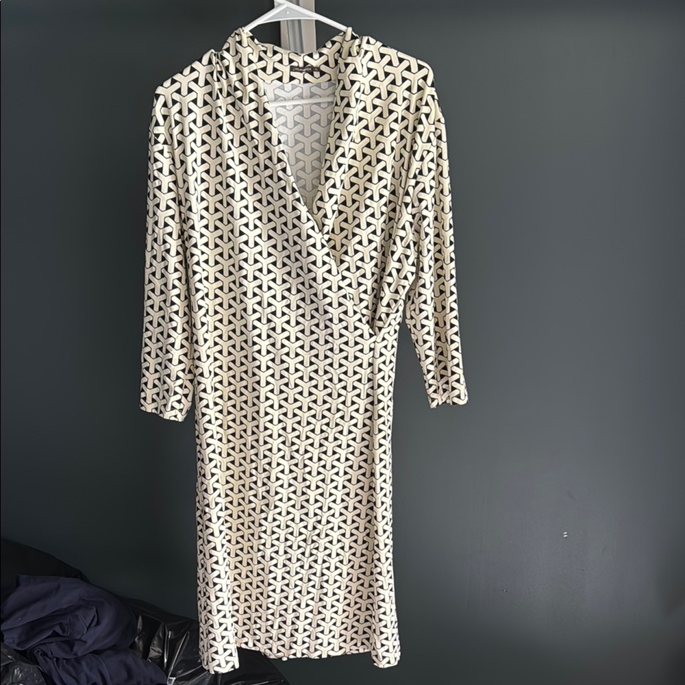 J. McLaughlin Black and Cream Long Sleeve Dress